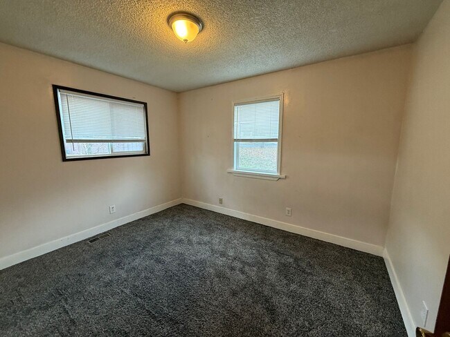 Building Photo - Charming 2-Bedroom Corner Lot Home in Cheney!