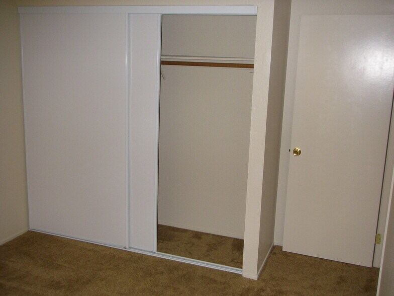 Building Photo - 1351 Jasmine Cir