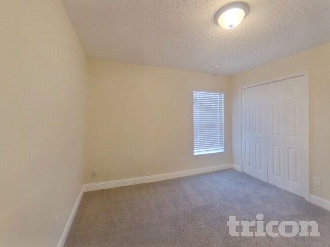 Building Photo - 1074 Worthington Dr