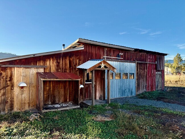 Building Photo - 210 18th St