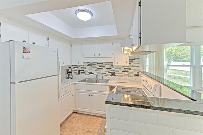 Building Photo - 4313 Tahitian Gardens Cir