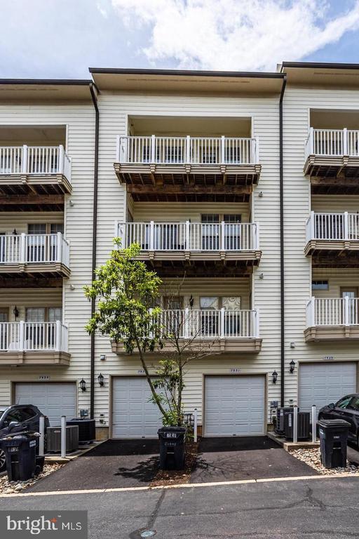 Building Photo - 7931 Crescent Park Dr