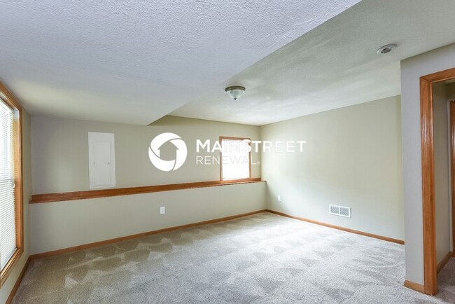 Building Photo - 4 Bedroom Pet-Friendly Home in Kearney, MO with Main Street Renewal