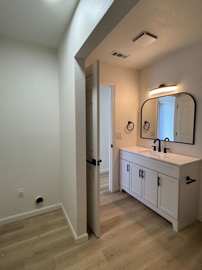 Building Photo - Completely Remodeled Three Bed, Two Bath D...