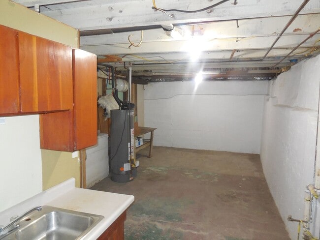 Building Photo - Two Bedroom Home with 3 Baths and W/D Hookups!