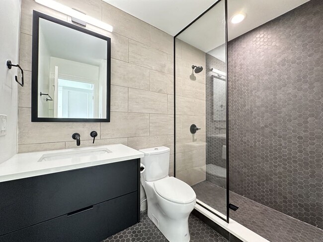 Building Photo - 949 W Grace St