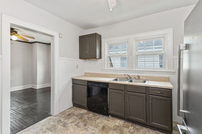 Building Photo - MADISONVILLE - Charming 3+ Bed Cape Cod