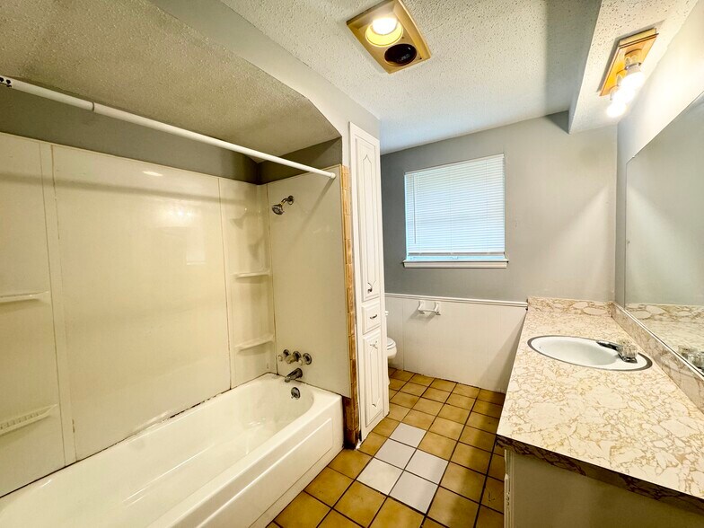 Building Photo - 3029 SW 62nd St