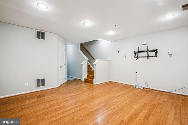 Building Photo - 171 Barrett Pl