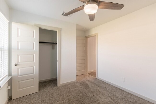 Building Photo - 10627 Great Basin Dr
