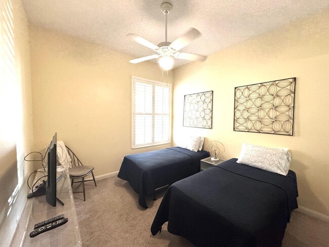 Building Photo - 2871 SW Brighton Way