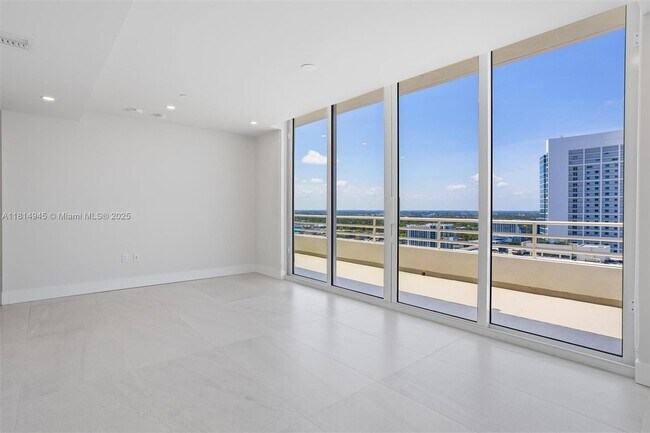 Building Photo - 555 NE 34th St