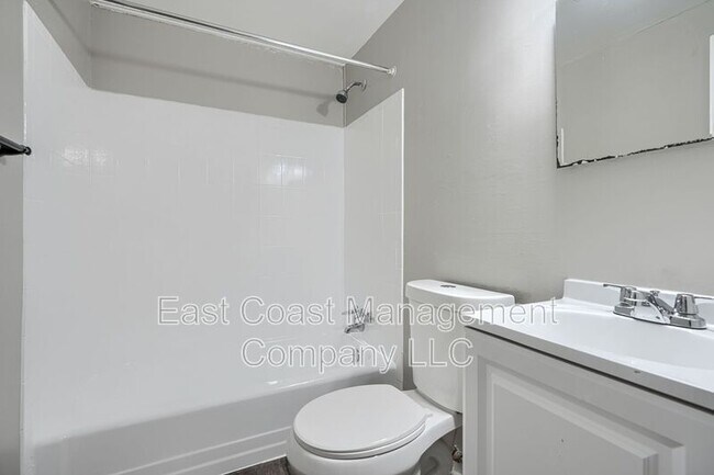 Building Photo - 902 Catawba Ct