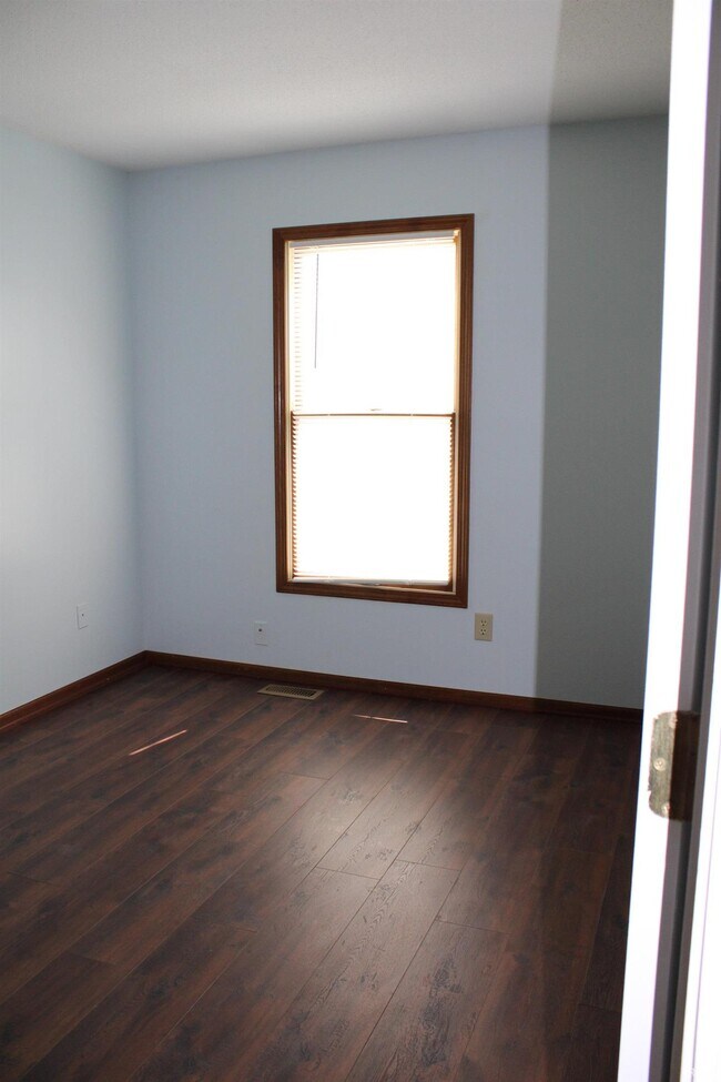 Building Photo - 6034 Sawmill Woods Dr