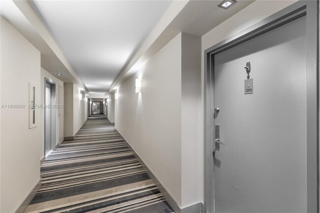 Building Photo - 1800 Sunset Harbour Dr