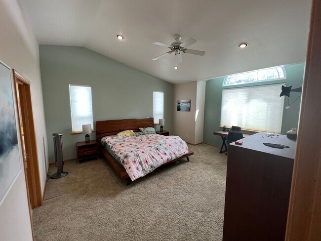Building Photo - Beautiful Angora Ridge Views - Lovely Spacious Home