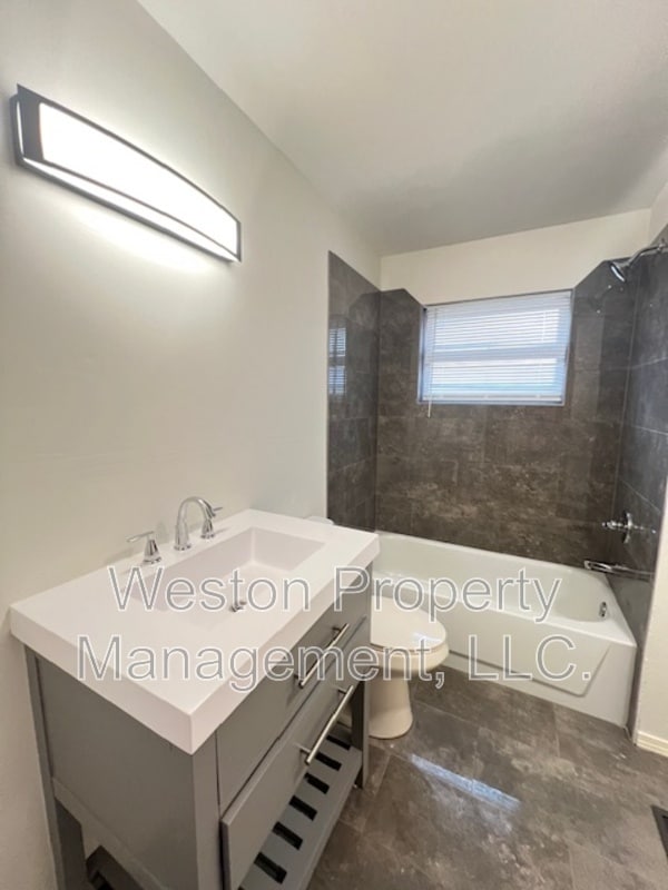 Building Photo - 1636 N Ann Arbor Ave