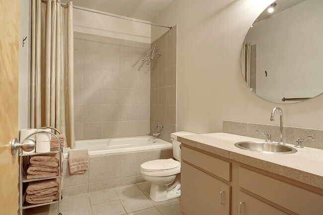 Building Photo - 441 Gravier St