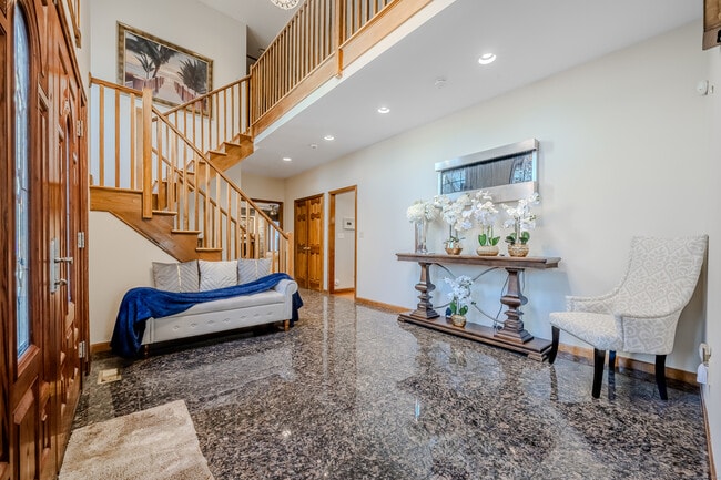 Building Photo - 723 Laurie Ln