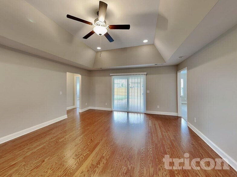 Building Photo - 1021 Laurelwood Dr