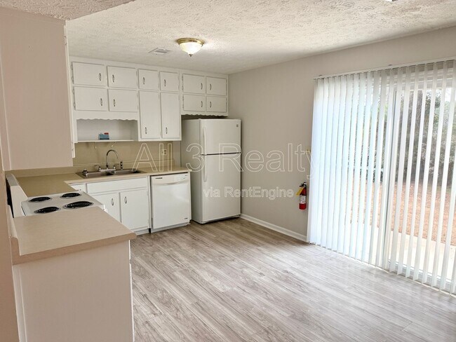 Building Photo - 121 Jackson Dr