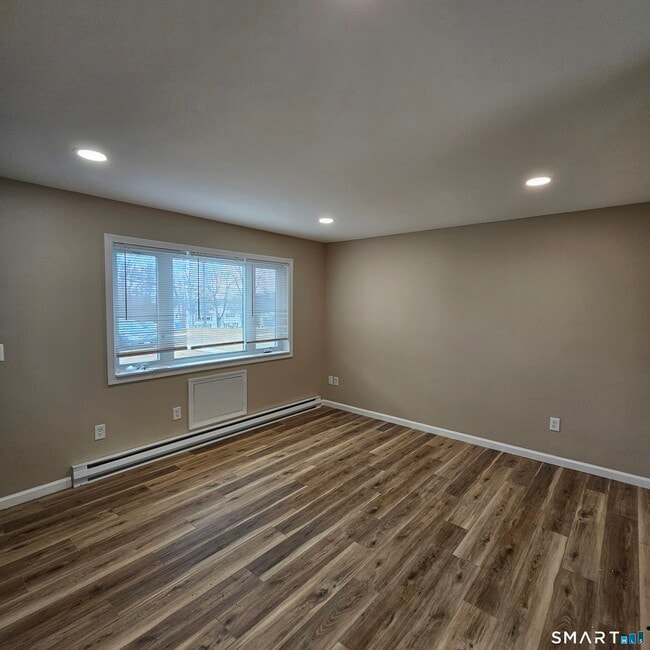 Building Photo - 373 Wolcott St