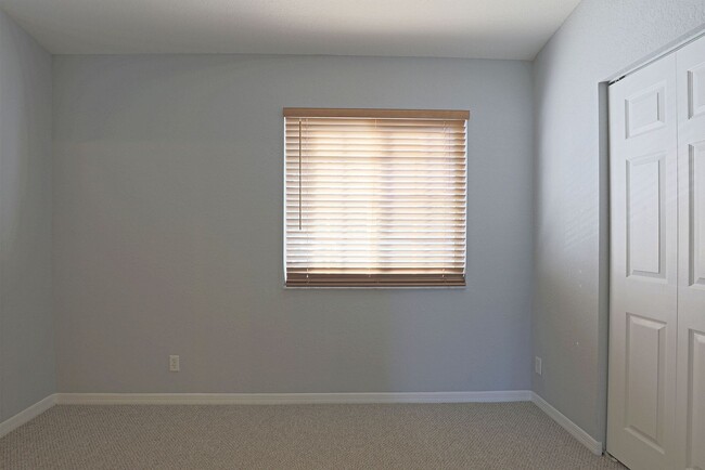 Building Photo - Cypress Landing 10033