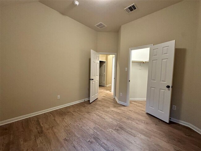 Building Photo - 315 Sendero Ln