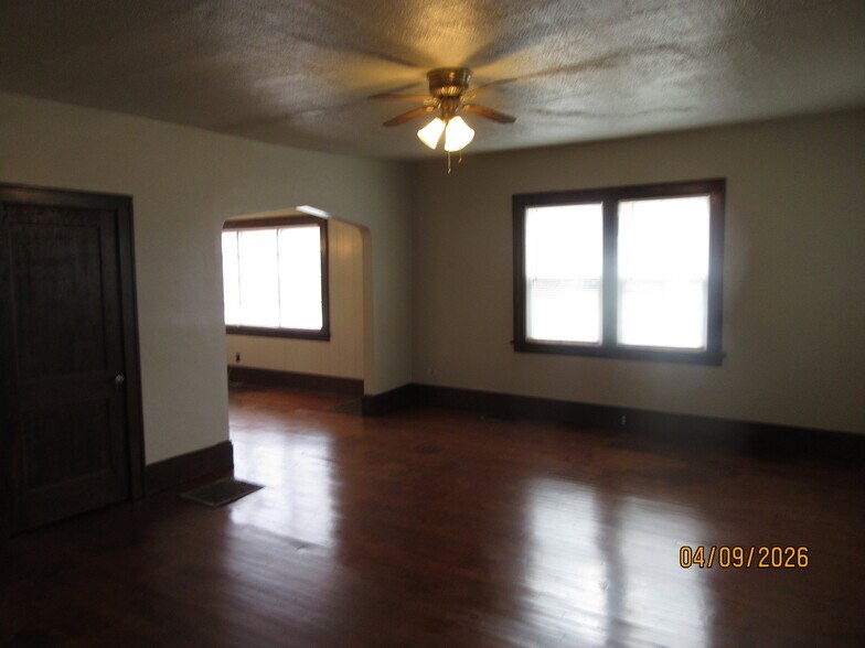 Building Photo - 335 6th Ave