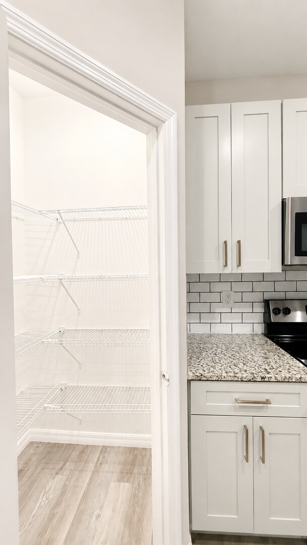 Building Photo - Hidden Gem! Beautiful 3/2 Duplex