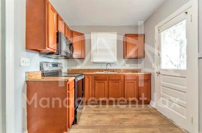 Building Photo - 44 E 45th St