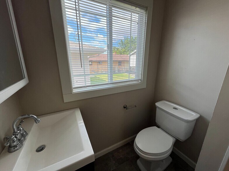 Building Photo - 3709 3rd Ave N