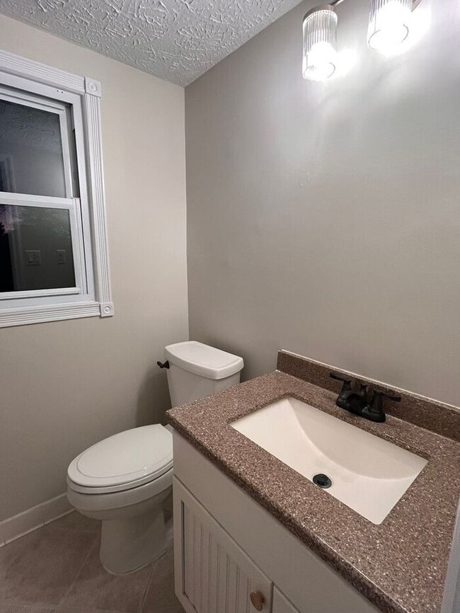 Building Photo - 2135 Turnpike Rd