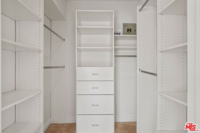 Building Photo - 11346 Iowa Ave