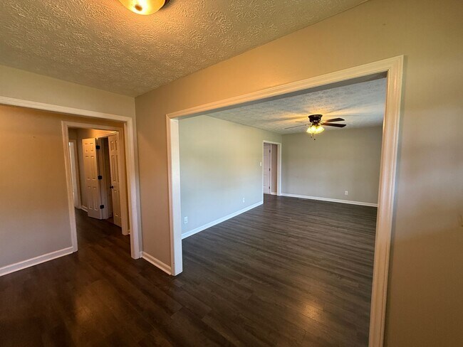 Building Photo - Tranquil 3 Bed 2 Bath Home in Raeford