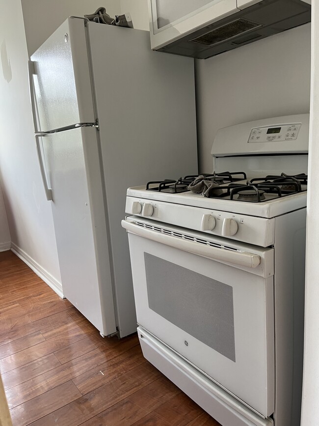 KITCHEN - 709 N Harper Ave