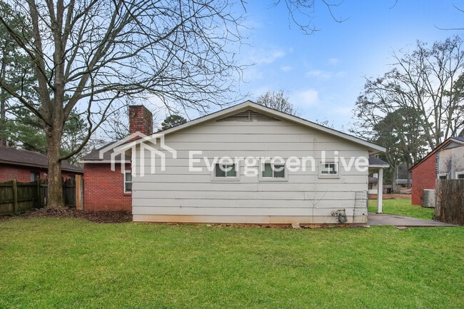 Building Photo - 1004 8th Ave SW