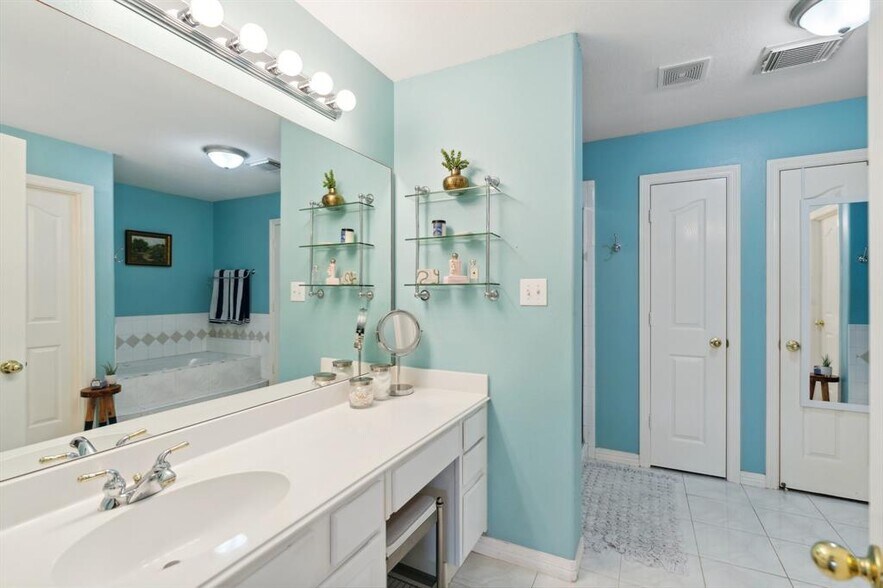 Building Photo - 7606 N Linpar Ct