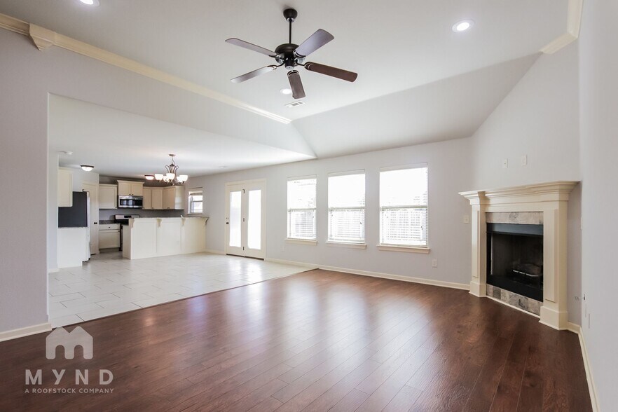 Building Photo - 2403 SW Worthington Ave