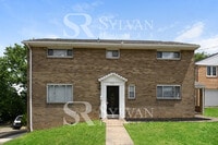 Building Photo - Gorgeous 5 BR in Pittsburgh!