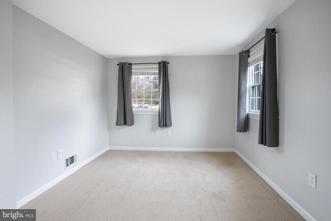 Building Photo - 8300 Midwood St