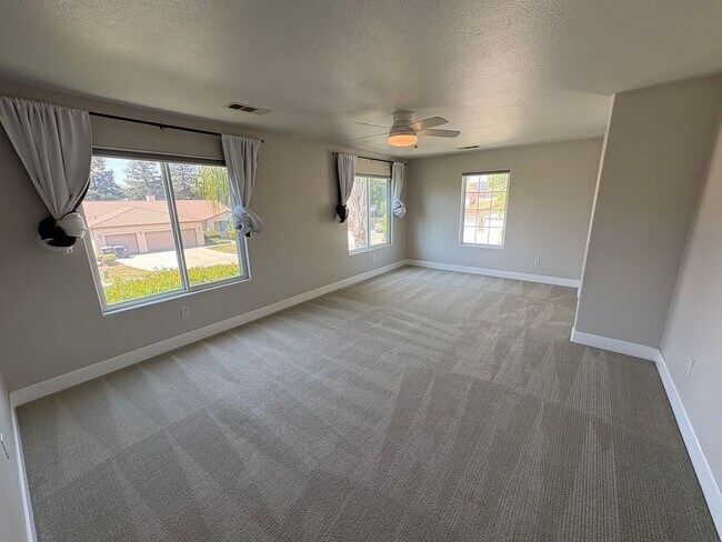 Building Photo - NW Two story home, located in Foxwood subd...