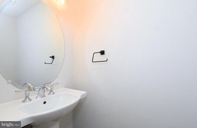 Building Photo - 51 E Clymer Ave