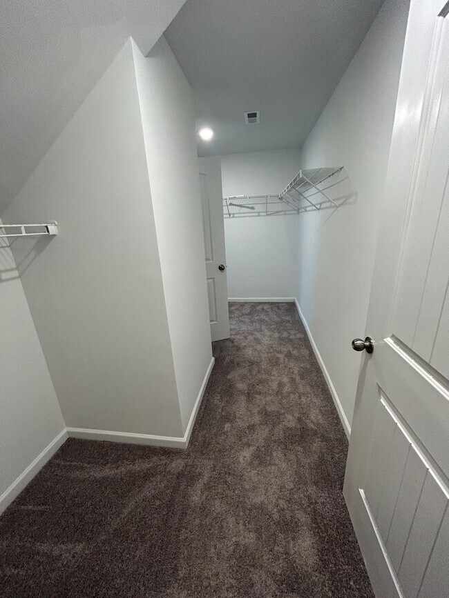 Building Photo - Newer Built 4/3 House in West Rome- $1,995