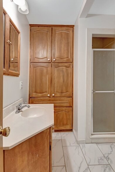 Building Photo - 2423 Pleasant Cir N
