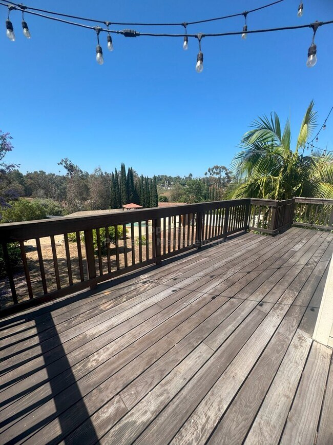 Building Photo - Spacious 4-Bedroom Home on Expansive Lot i...