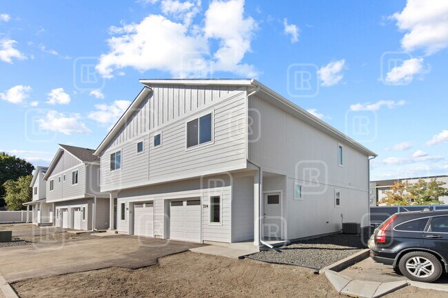 Building Photo - 224 Woodlawn Ln