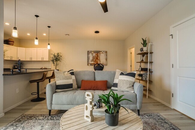 Building Photo - New Townhome in the Far NE Heights