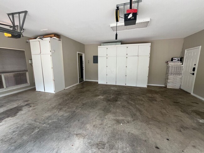 Building Photo - Mill Creek Executive Home Overlooking Golf Course at 17th Tee