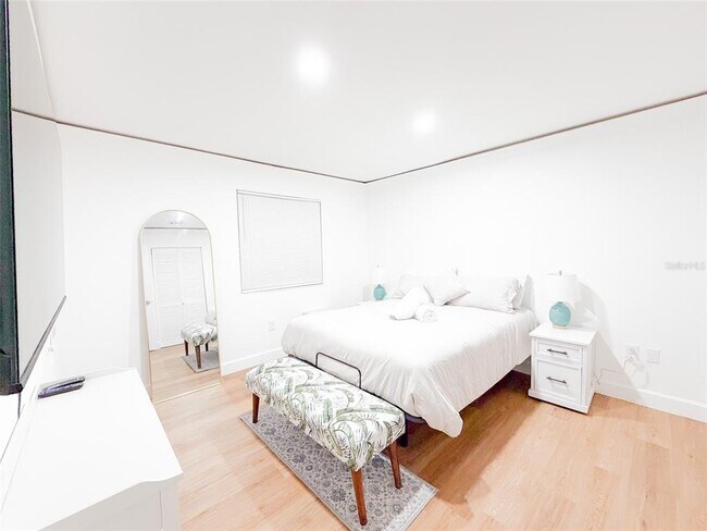 Building Photo - 10246 Turkey Lake Rd